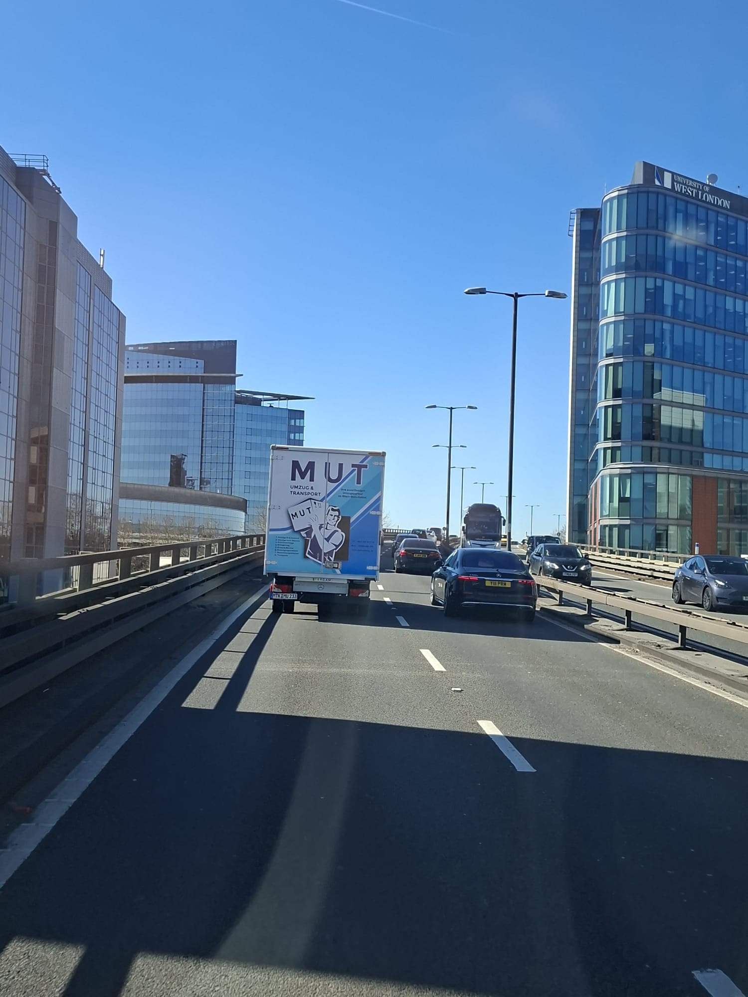 Wie lange dauert ein Umzug wirklich? Konkrete Beispiele (1 Zimmer, 2 Zimmer, Haus)